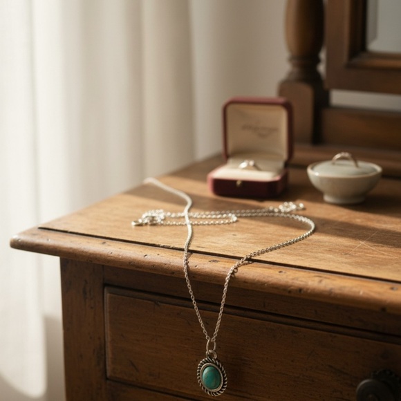 Turquoise Oval Pendant 925 Sterling Silver Necklace 16in - Picture 5 of 5